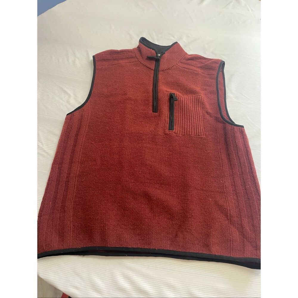 The Territory Ahead Men’s Red Maroon Lambswool 1/4 Vest Size Large 80% Lambswoo